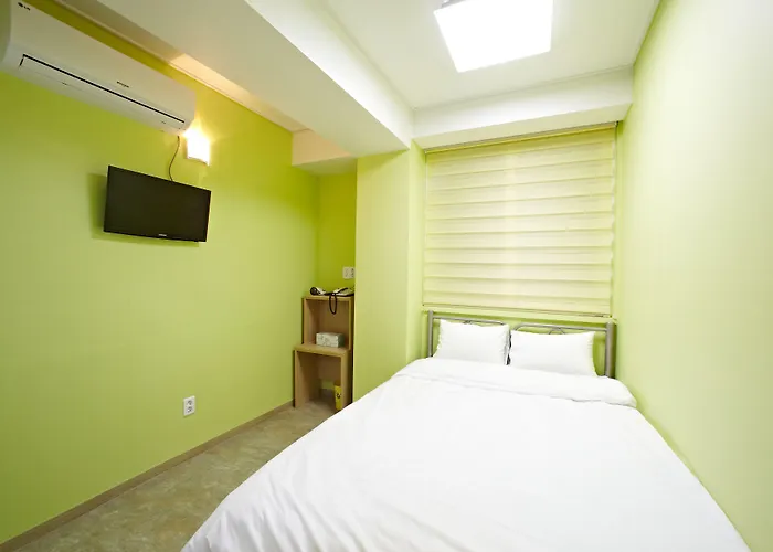Hotel Rainbow Myeongdong 2*