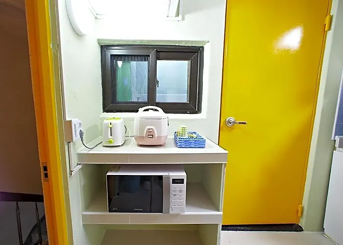 Hotel Rainbow Myeongdong 2*